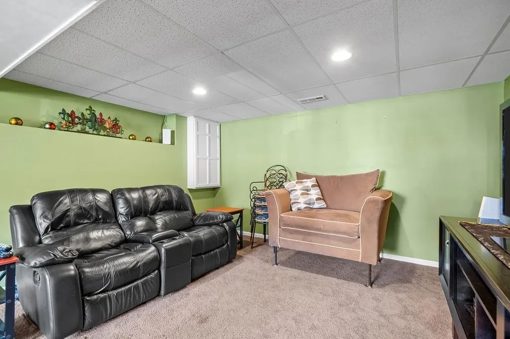 56 Arland Court Woonsocket RI 02895