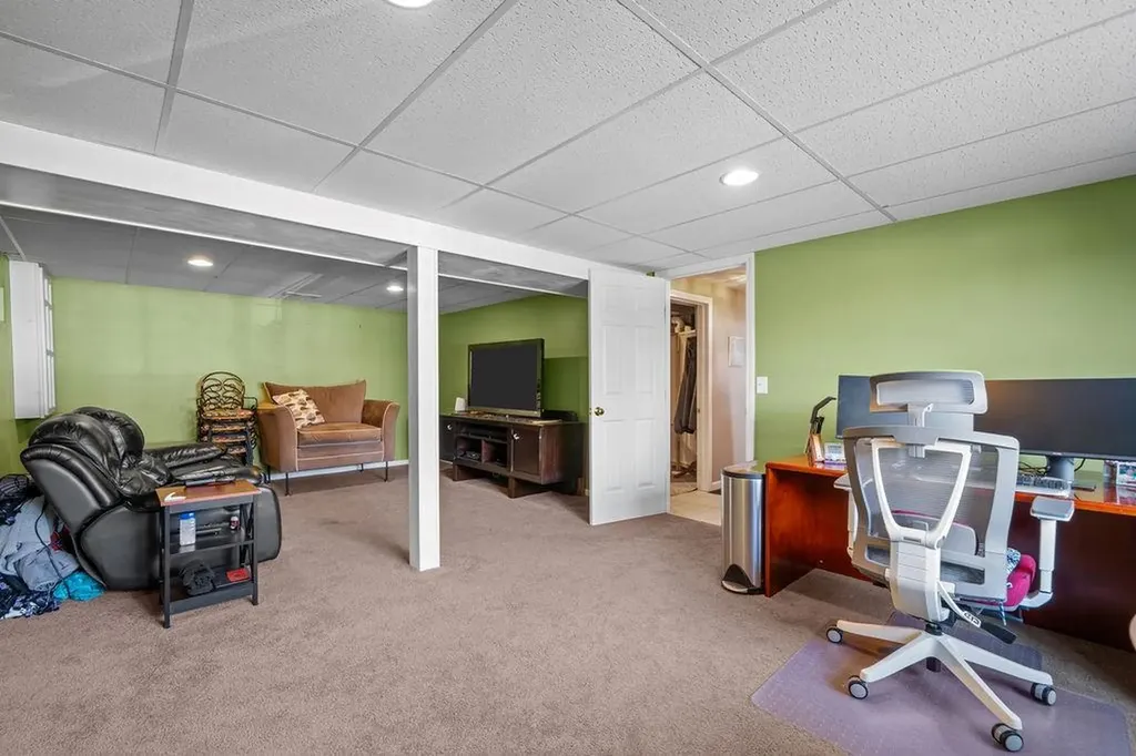 56 Arland Court Woonsocket RI 02895