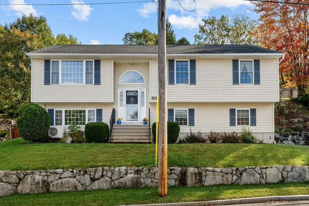 56 Arland Court Woonsocket RI 02895