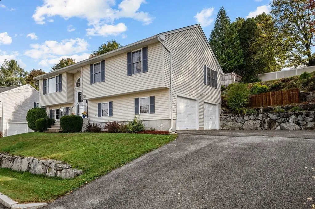 56 Arland Court Woonsocket RI 02895