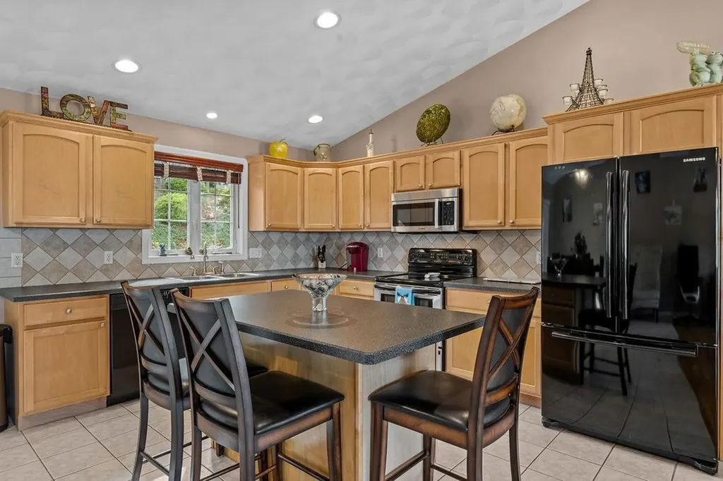 56 Arland Court Woonsocket RI 02895