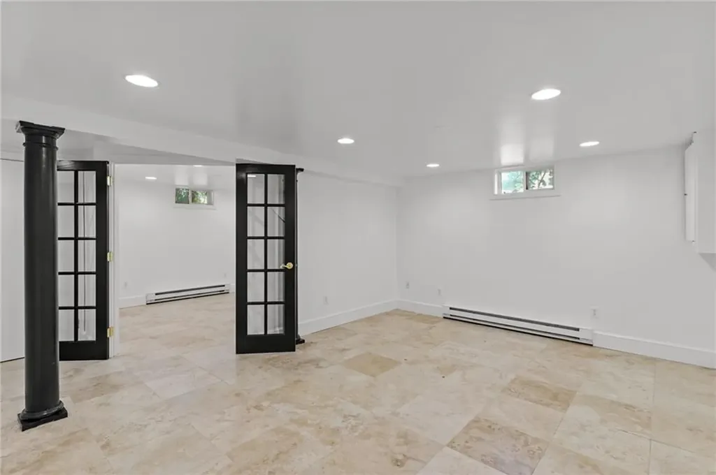 108 Ivan Avenue East Providence RI 02915