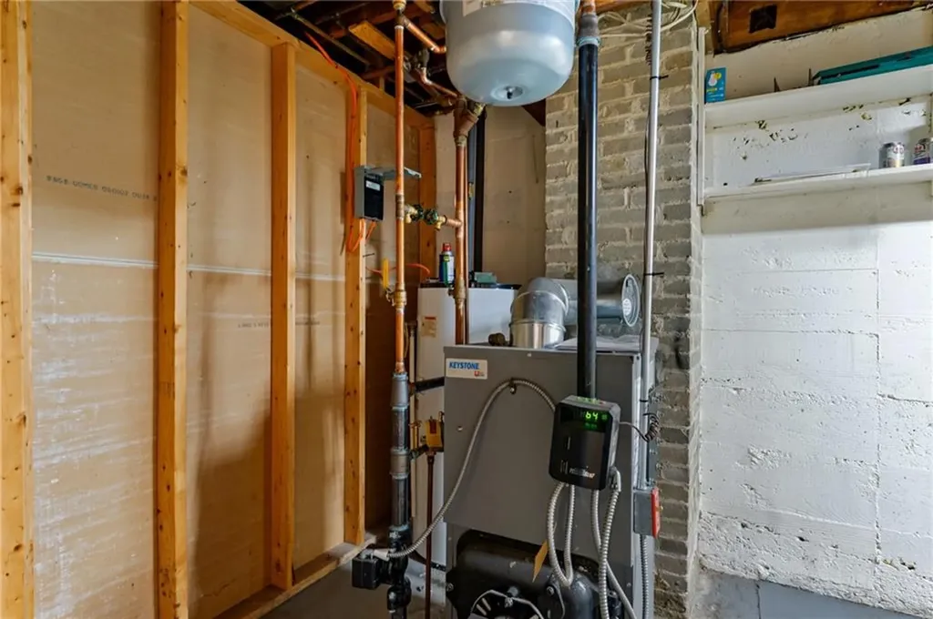 108 Ivan Avenue East Providence RI 02915