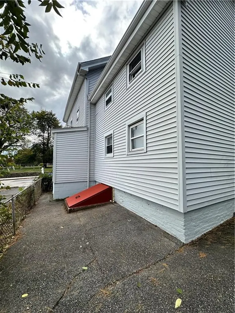 47 Grace Street Pawtucket RI 02860