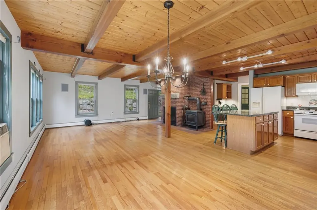 184 Field Stone Lane Tiverton RI 02878