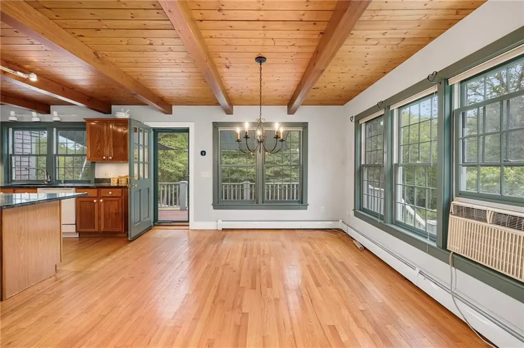 184 Field Stone Lane Tiverton RI 02878