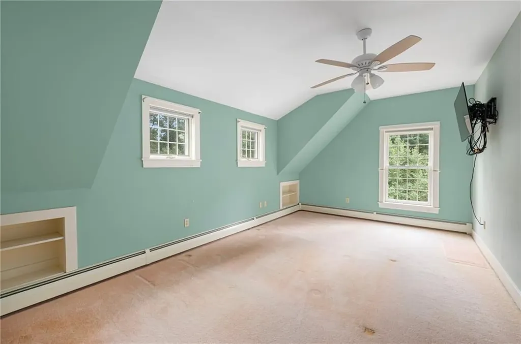 184 Field Stone Lane Tiverton RI 02878