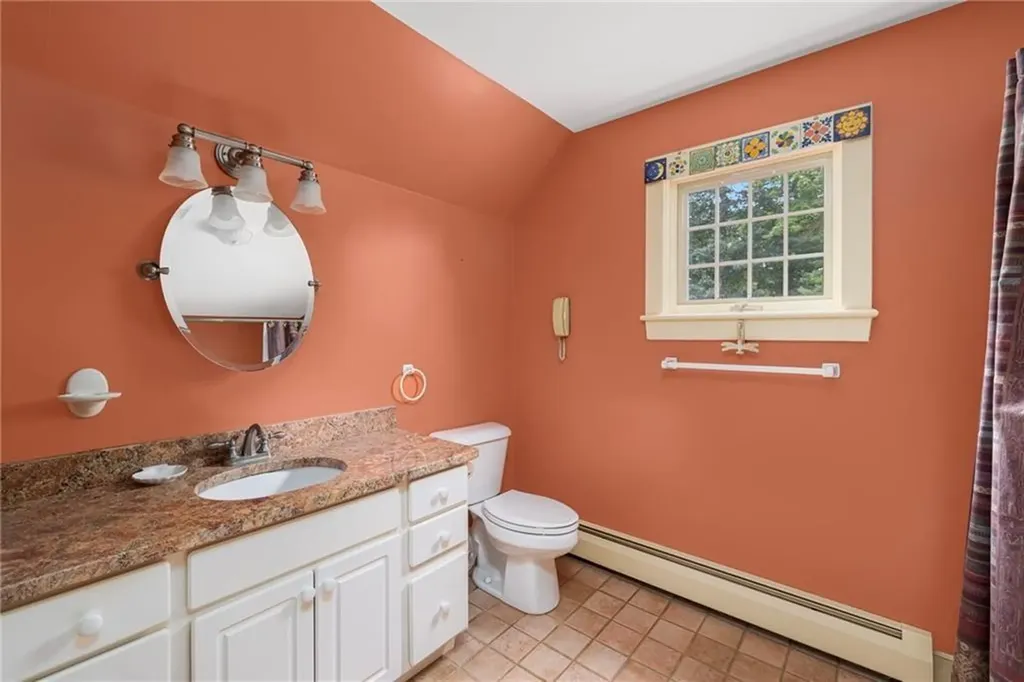 184 Field Stone Lane Tiverton RI 02878