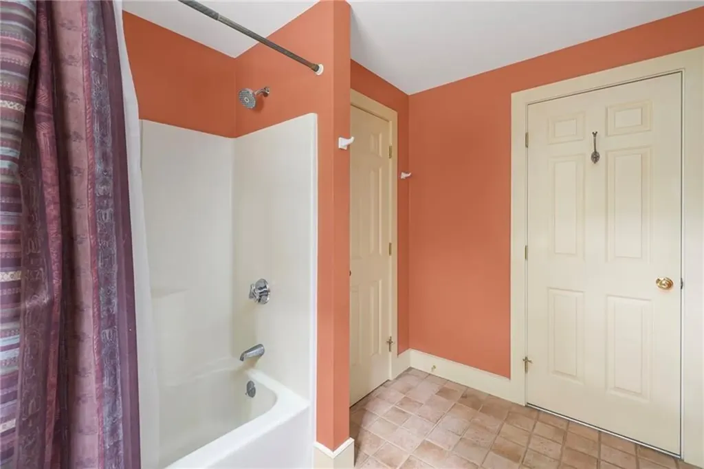 184 Field Stone Lane Tiverton RI 02878