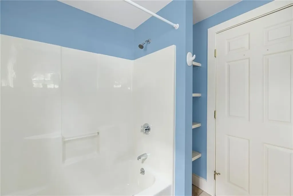 184 Field Stone Lane Tiverton RI 02878