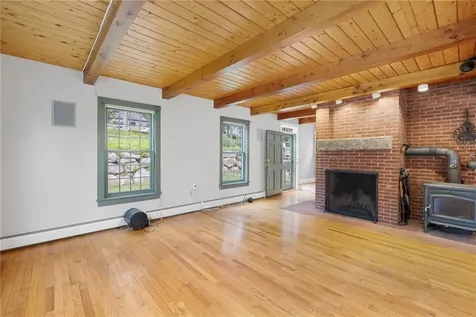 184 Field Stone Lane Tiverton RI 02878