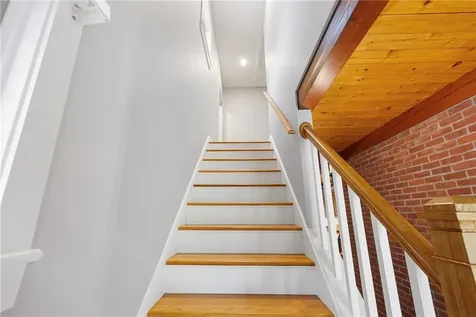 184 Field Stone Lane Tiverton RI 02878