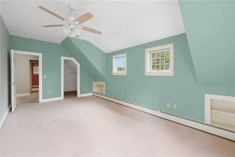 184 Field Stone Lane Tiverton RI 02878