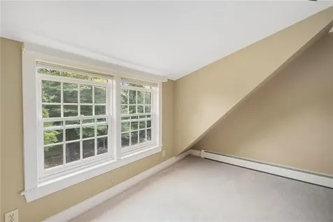 184 Field Stone Lane Tiverton RI 02878