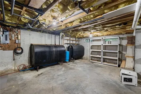 184 Field Stone Lane Tiverton RI 02878