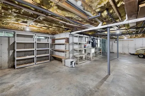 184 Field Stone Lane Tiverton RI 02878