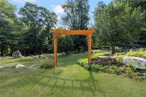 184 Field Stone Lane Tiverton RI 02878