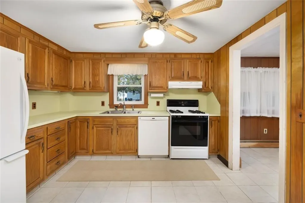 120 Gould Avenue Warwick RI 02888