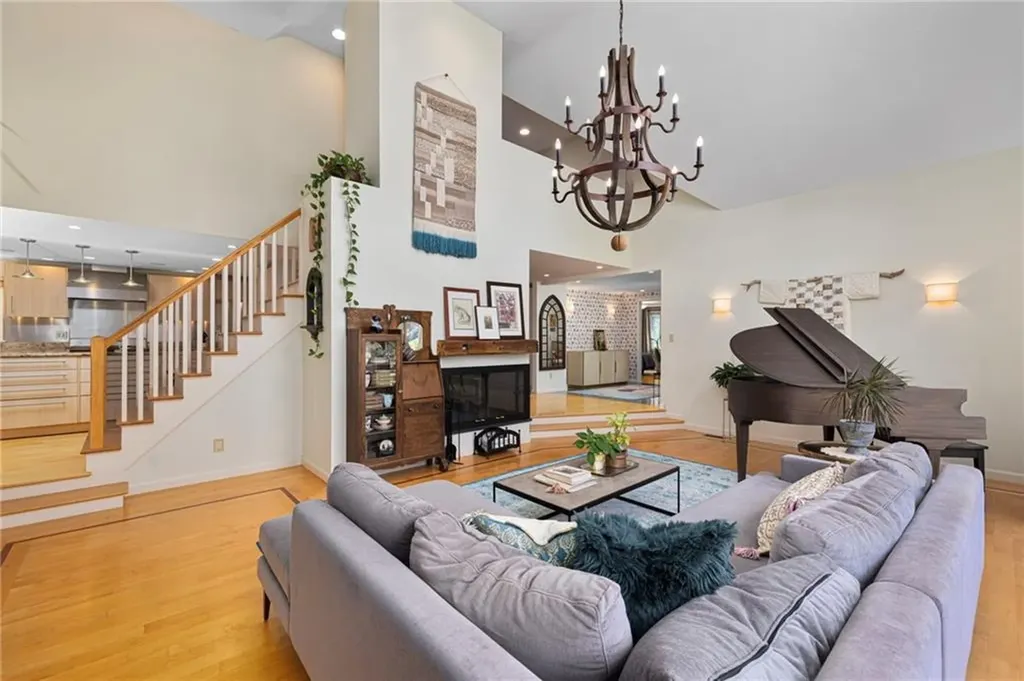 240 Narragansett Bay Avenue Warwick RI 02889