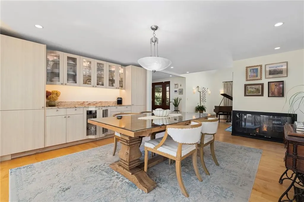 240 Narragansett Bay Avenue Warwick RI 02889