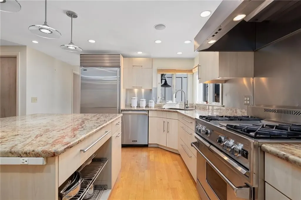 240 Narragansett Bay Avenue Warwick RI 02889