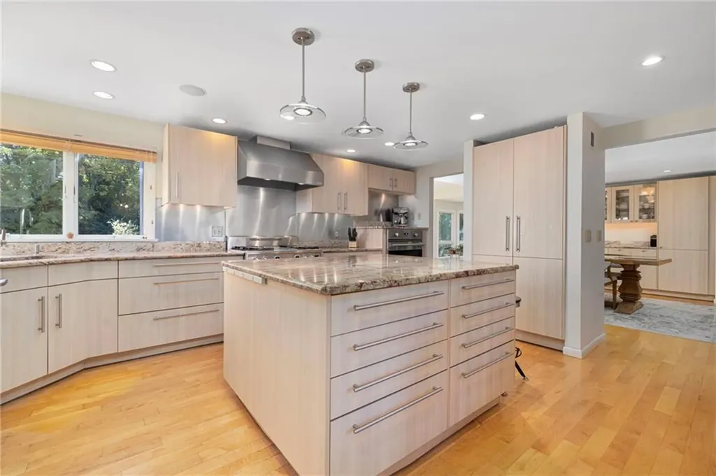 240 Narragansett Bay Avenue Warwick RI 02889