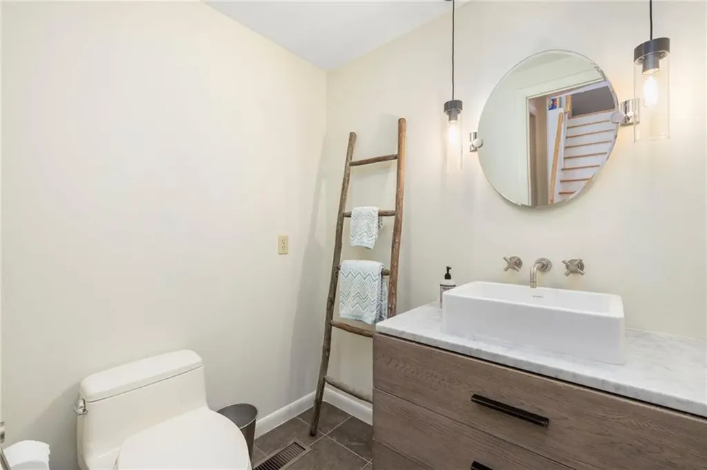 240 Narragansett Bay Avenue Warwick RI 02889