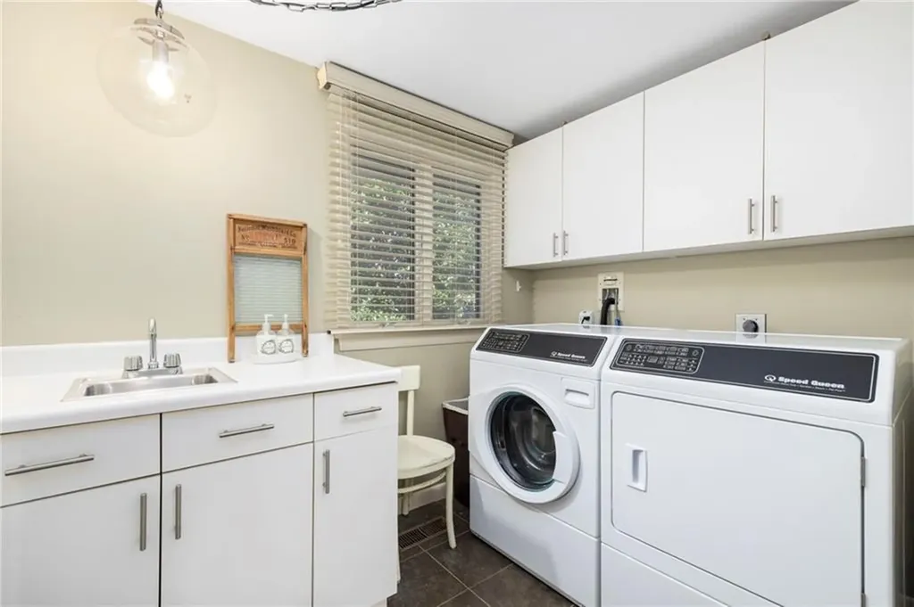 240 Narragansett Bay Avenue Warwick RI 02889