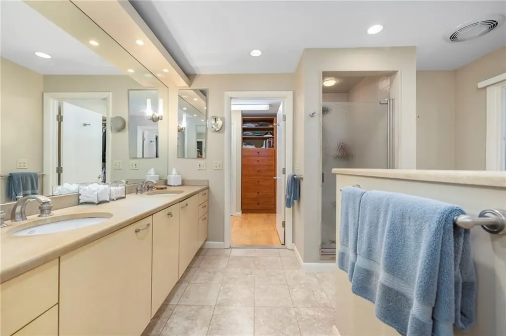 240 Narragansett Bay Avenue Warwick RI 02889