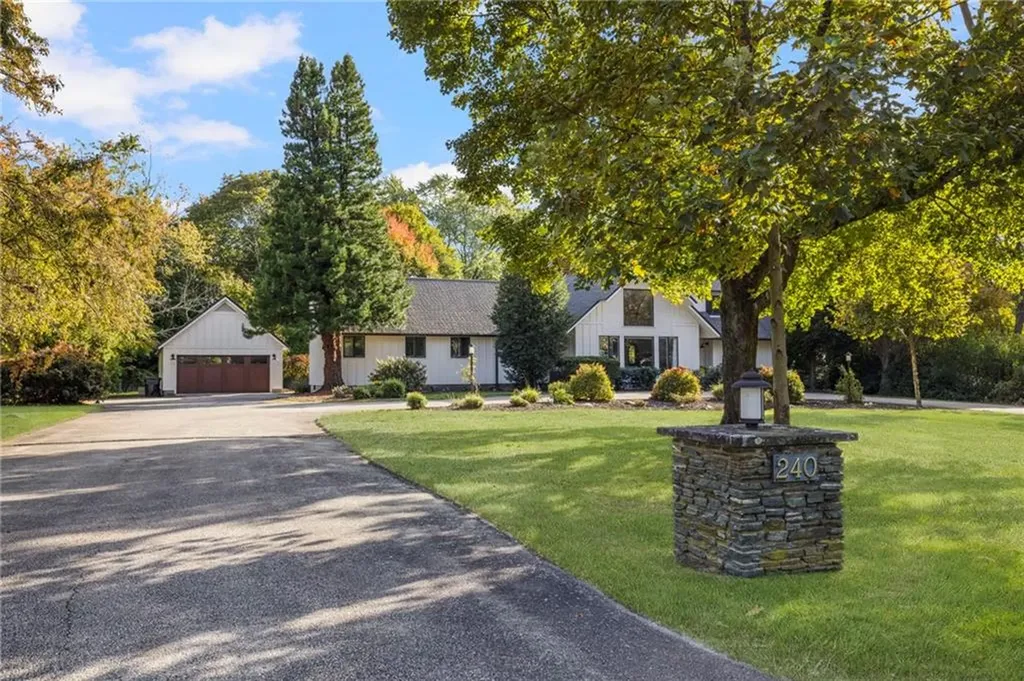 240 Narragansett Bay Avenue Warwick RI 02889