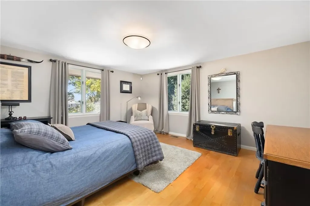 240 Narragansett Bay Avenue Warwick RI 02889