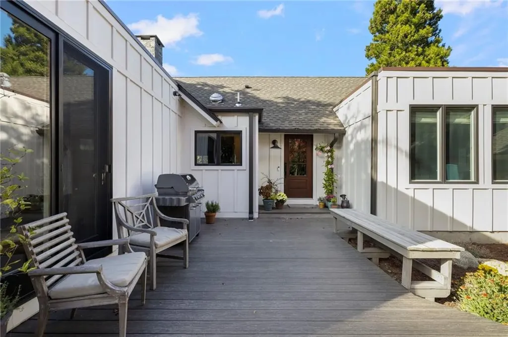 240 Narragansett Bay Avenue Warwick RI 02889