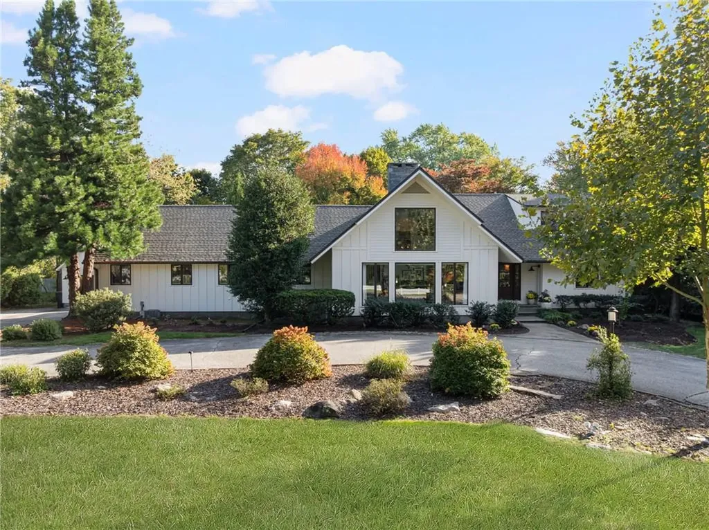 240 Narragansett Bay Avenue Warwick RI 02889