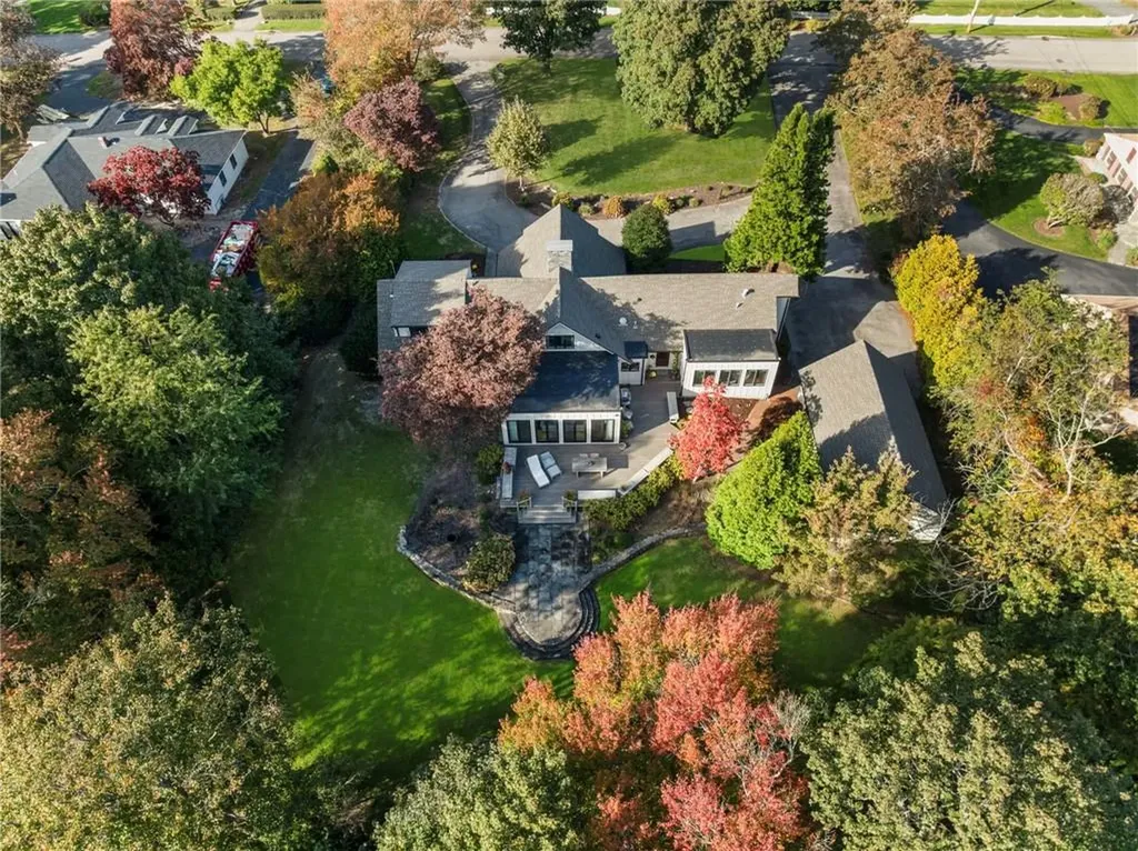 240 Narragansett Bay Avenue Warwick RI 02889