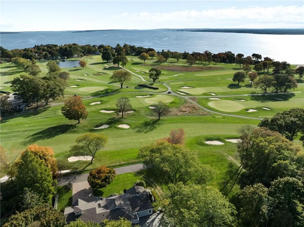 240 Narragansett Bay Avenue Warwick RI 02889