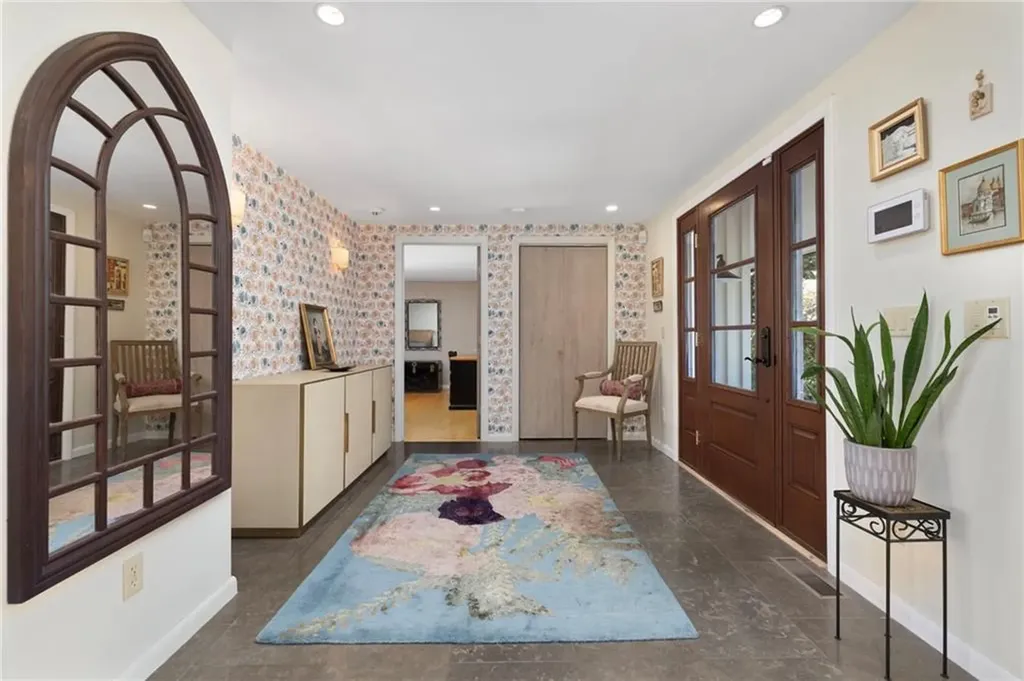 240 Narragansett Bay Avenue Warwick RI 02889