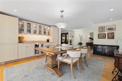 240 Narragansett Bay Avenue Warwick RI 02889