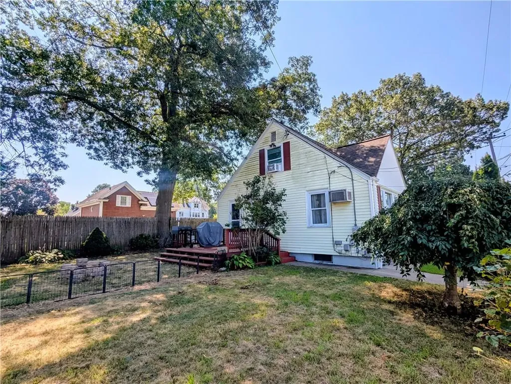 221 Columbia Avenue Pawtucket RI 02860