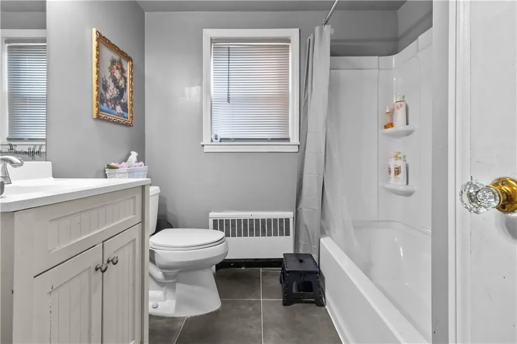221 Columbia Avenue Pawtucket RI 02860