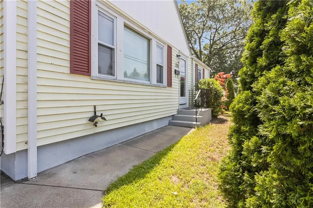 221 Columbia Avenue Pawtucket RI 02860