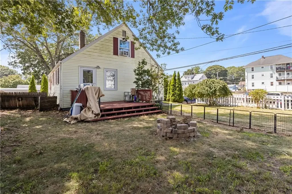 221 Columbia Avenue Pawtucket RI 02860