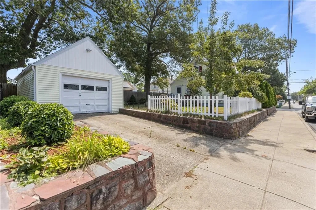 221 Columbia Avenue Pawtucket RI 02860