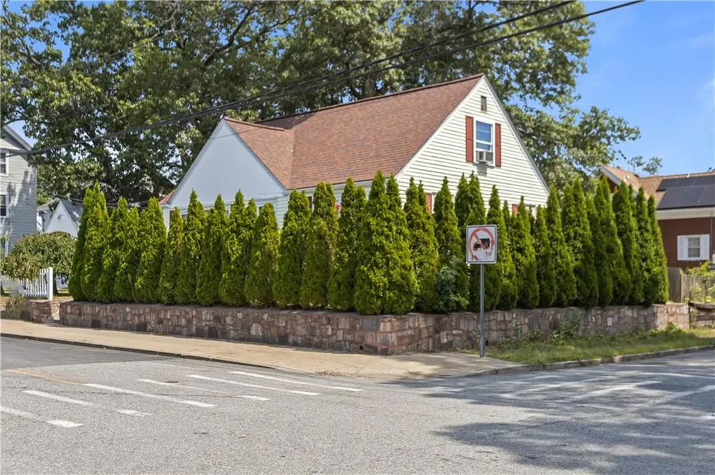 221 Columbia Avenue Pawtucket RI 02860