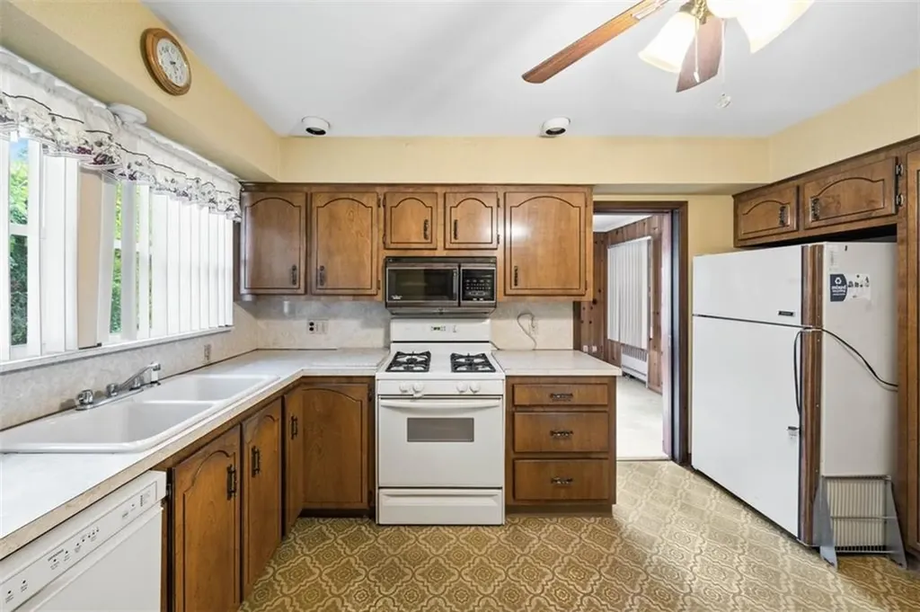 14 Stonelaw Avenue Providence RI 02908