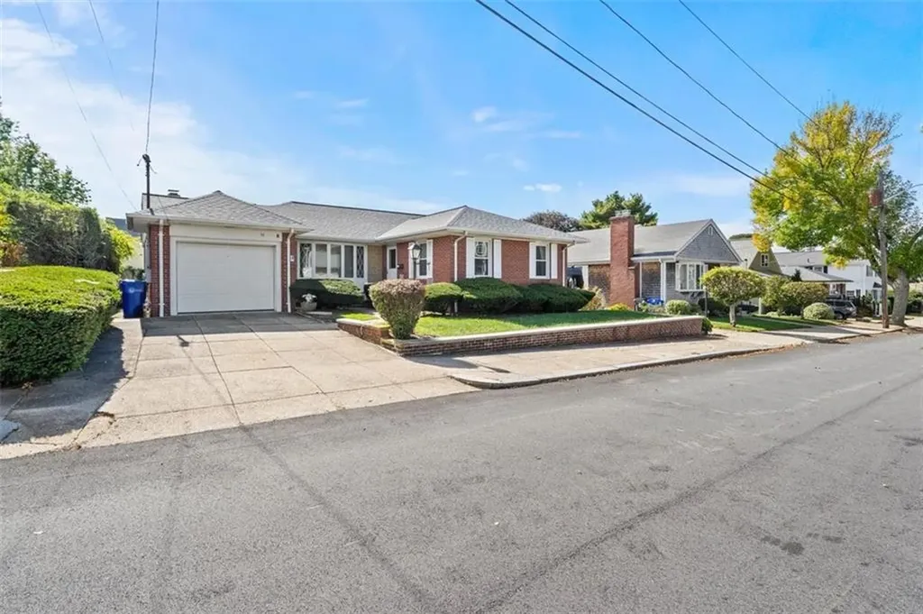 14 Stonelaw Avenue Providence RI 02908