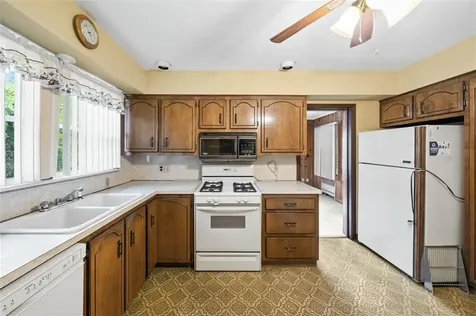 14 Stonelaw Avenue Providence RI 02908