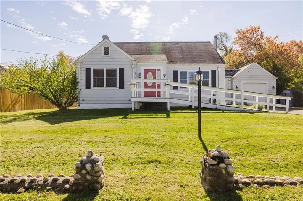 495 Hooper Street Tiverton RI 02878