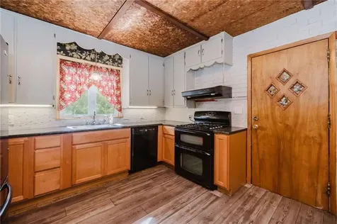 495 Hooper Street Tiverton RI 02878