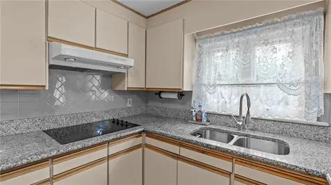 1533 East Main Road Portsmouth RI 02871