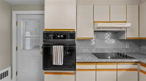 1533 East Main Road Portsmouth RI 02871